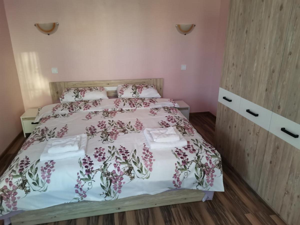 פאבל באניה Guest Rooms Mihaylovi מראה חיצוני תמונה