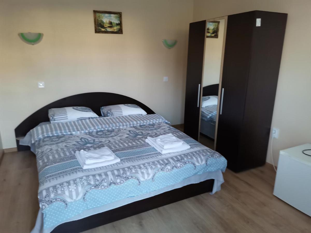 פאבל באניה Guest Rooms Mihaylovi מראה חיצוני תמונה